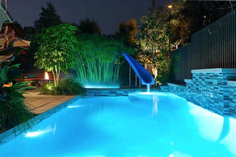 50 Spectacular Swimming Pool Water Features