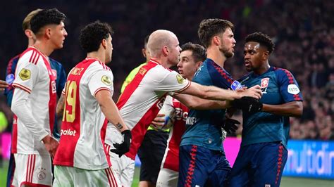 Zwalkend Ajax Blijft Na Rode Kaart Rensch Ook Tegen FC Twente Zonder