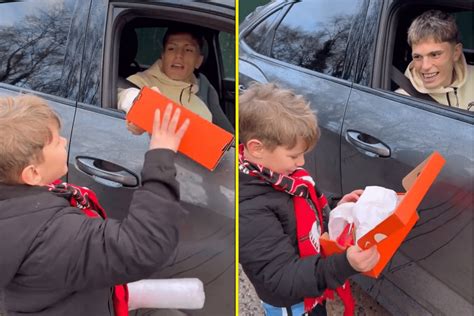 Alejandro Garnacho gifts young Manchester United fan boots he scored ...