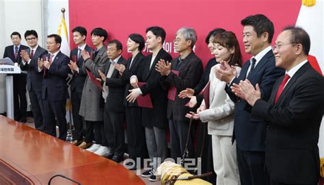 이데일리 정치 포토 포토 국민의힘 `한동훈 비대위 출범` Zum 뉴스