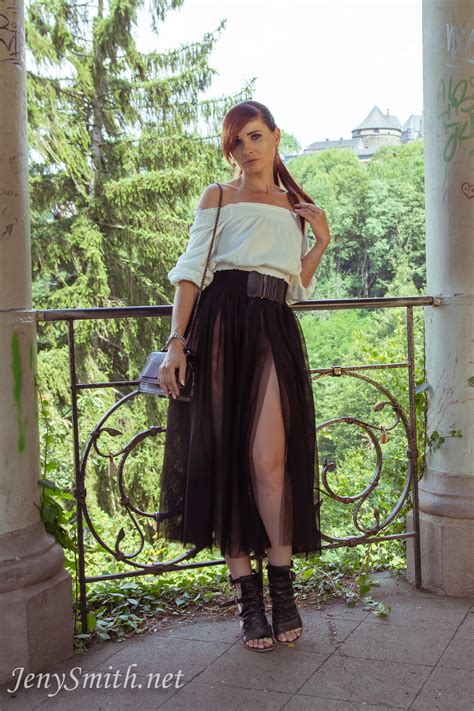 Jeny Smith Flashes Pussy And Tits In The Castle Photos