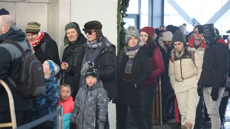 FOTO Pogledajte gužve na sljemenskoj žičari Građani od jutra pohrlili