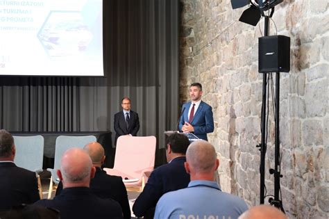 Gradona Elnik Frankovi Na Konferenciji O Izazovima Nauti Kog Turizma I