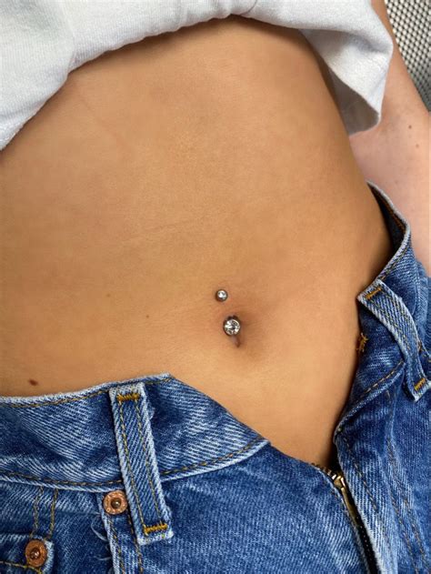 Pin Von Body Piercing By Qui Qui Auf Navel Piercings Body Piercing By