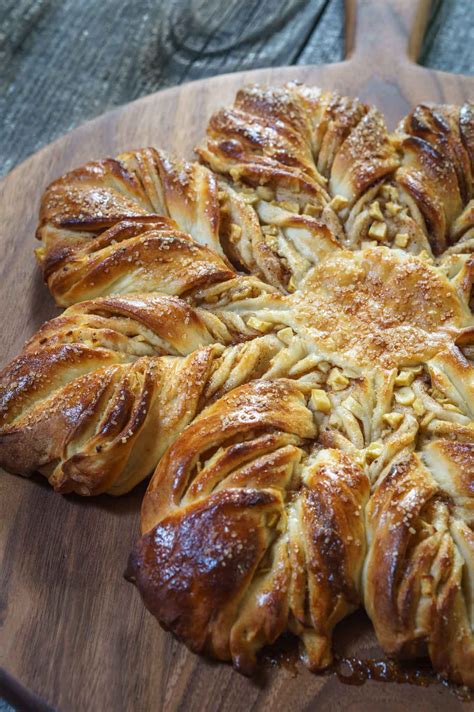 Spiced Apple Star Bread Breadbakers Hostess At Heart