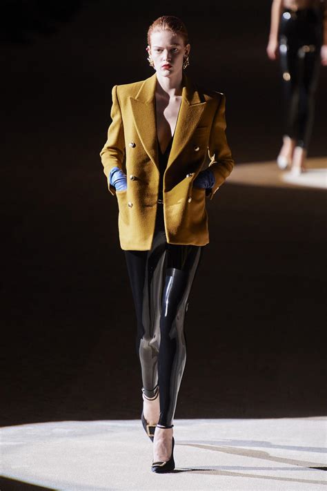 Saint Laurent Se Retire De La Fashion Week De Paris En 2020 Afin De Suivre Son Propre Rythme