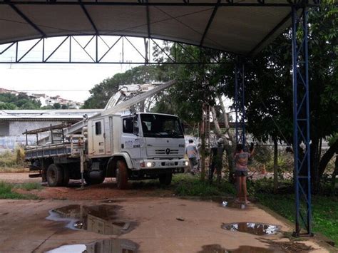 G1 Chuva Derruba árvores E Moradores Ficam Sem Energia Em Muzambinho