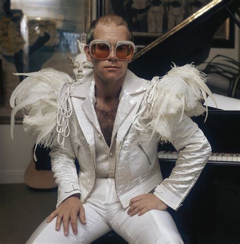 ¡elton John Cumple 74 Revisa Los Lentes Más Increíbles De Su Colección — Rockandpop