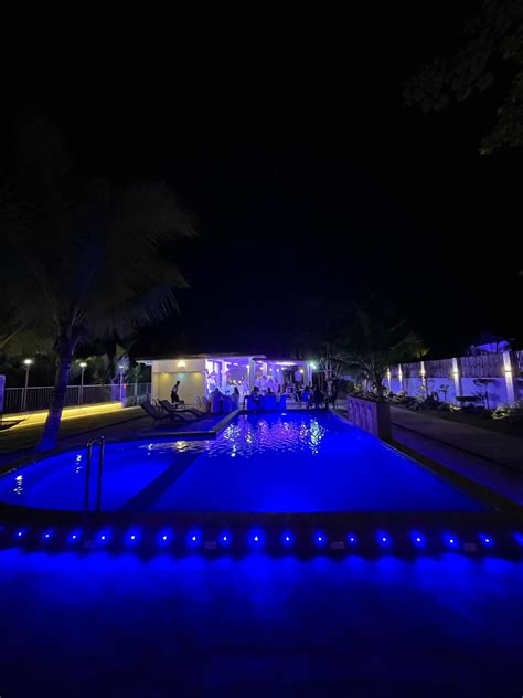 Local maps explain the exact location of headington shops stop hs5 9