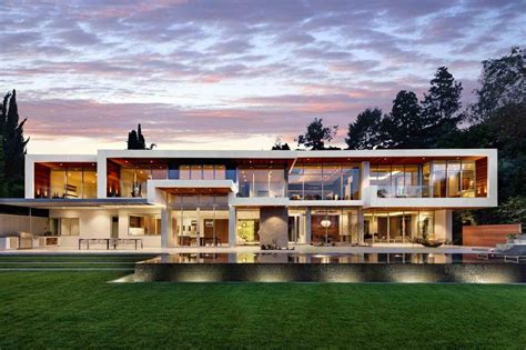 Ultramodern Hillside Los Angeles Jet-Set Estate