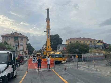 Installato Il Nuovo Ponte Su Via Roma A San Bartolomeo Al Mare Nella