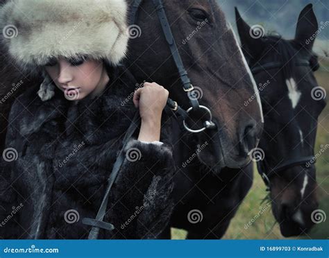 Giovane Brunette Nostalgico Immagine Stock Immagine Di Corpo Calma 16899703