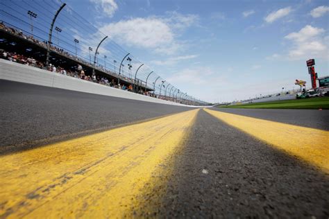 7 NASCAR Tracks That You Need to Visit | Engaging Car News, Reviews ...