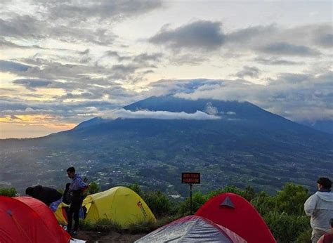 gunung andong magelang manjakan mata  golden sunrise