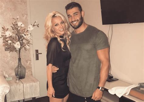 Britney Spears Poses Nude After Jetting Off To Paradise With Fianc Sam Asghari Goss Ie