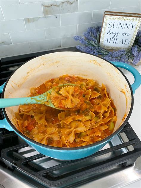 Italian Vegetable Pasta One-Pot Dinner - Julia Pacheco