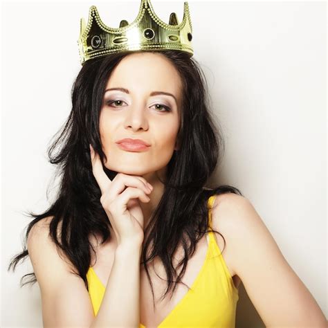 Premium Photo Pretty Brunette Woman Wearing Crown