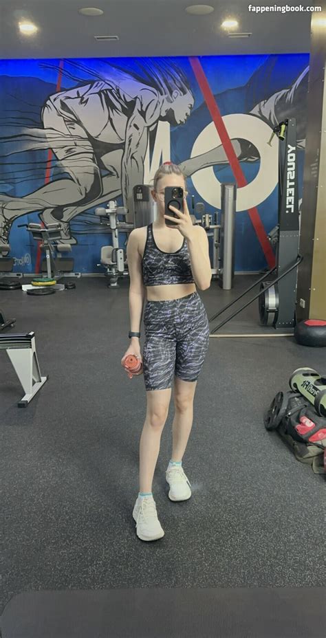 VittaLovitta Vanessinhavailatti Vitta Lovitta Tiny Red Foxy Nude OnlyFans Leaks