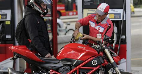 Colombia y Venezuela tienen la gasolina más barata en América Latina Infobae