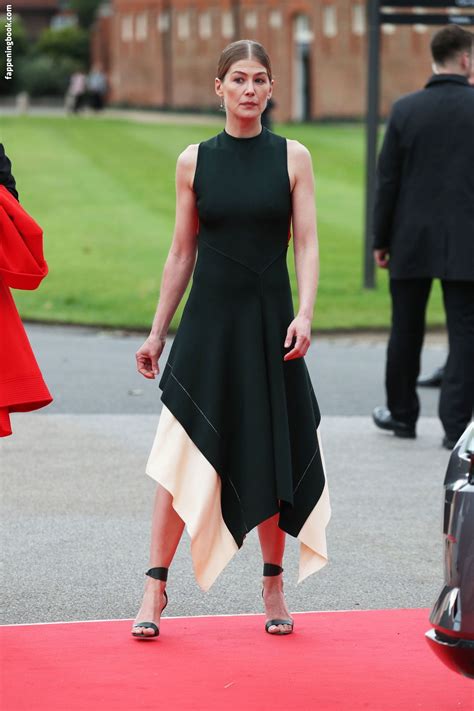 Rosamund Pike Nude Onlyfans Leaks Fappening Page Fappeningbook
