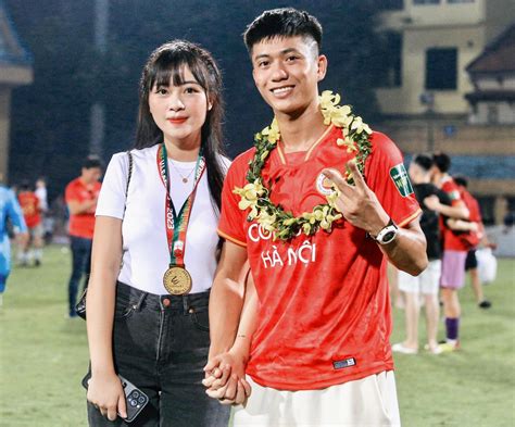 Sau khi cưới cầu thủ Phan Văn Đức hot girl Nghệ An có cuộc sống thế nào Báo Dân trí