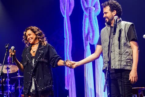 Daniela Mercury Faz Show Com O Filho Gabriel Em São Paulo