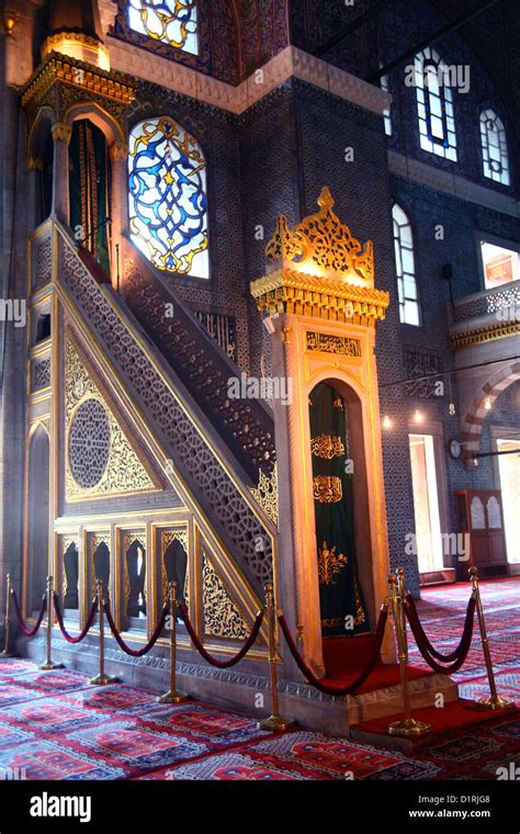 Interior minbar mosque hi-res stock photography and images - Alamy