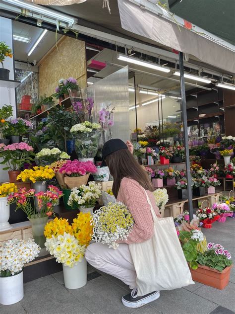 Aesthetic Flowershop Photoshoot Inspiration Outfits Spring Aesthetic