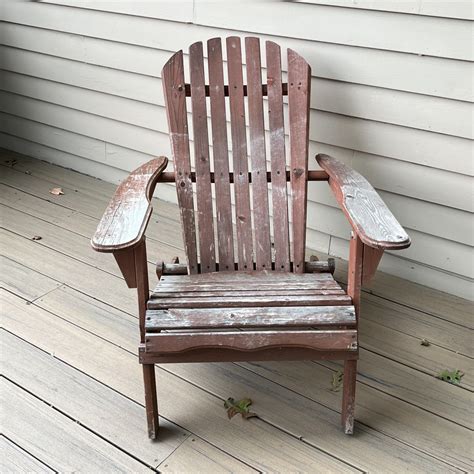 WOODEN ADIRONDACK CHAIR