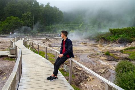 Hot Springs E Fumarolas Na Borda Do Lagoa DAS Furnas Sao Miguel Ilhas