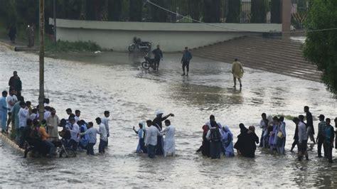 India Las intensas lluvias del monzón en el norte causan más de 60 muertos