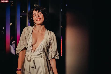 Naked Júlia Konrad Added 05 30 2018 by Lobezno