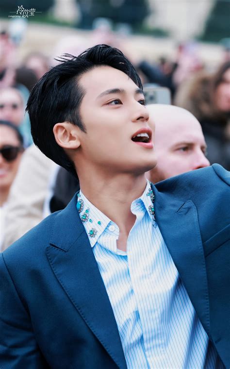 Seventeen's Mingyu looks dashing at the 2024 Paris Fashion Week Dior ... 