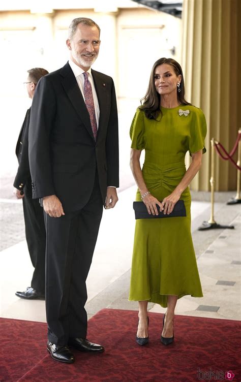 Los Reyes Felipe y Letizia en la recepción previa a la coronación de