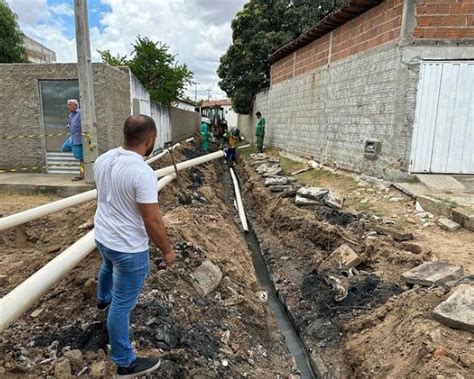 Ônibus tomba e deixa cerca de 13 pessoas feridas no Sertão da Paraíba