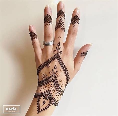 Gambar Henna Cantik Di Telapak Tangan Tribal Henna Designs, Henna ...