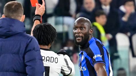 Manager Lukaku Wijst Naar Juventus Fans Na Rode Kaart Racistisch