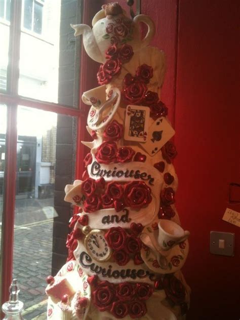 The Coolest Cake Ever From Choccywoccydoodah Alice In Wonderland