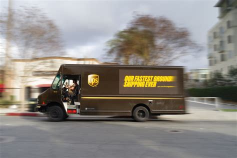 UPS driver posts $2,400 weekly pay to Reddit