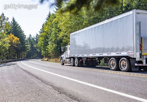 Day Cab Big Rig Semi Truck For Local Deliveries Transporting Cargo In