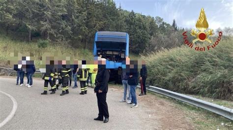 Incidente A Montescaglioso Autobus Fuori Strada 28 Feriti