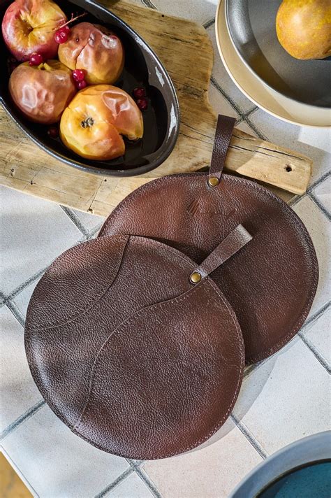 Handmade Leather Pot Holders Heat Protection For Table Quality Hot Pad For Kitchen Luxury