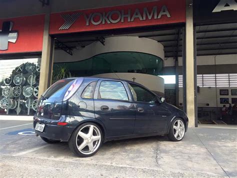 Corsa Hatch Rebaixado Rodas Volcano Axxis Aro X