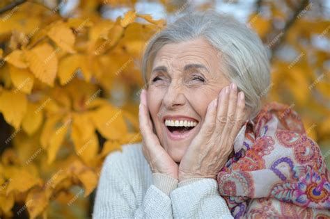 Premium Photo Portrait Of A Happy Beautifil Elderly Woman Posing