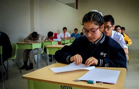 YANACOCHA APOYÓ CONCURSO NACIONAL DE MATEMATICA I E EMBLEMATICA SAN