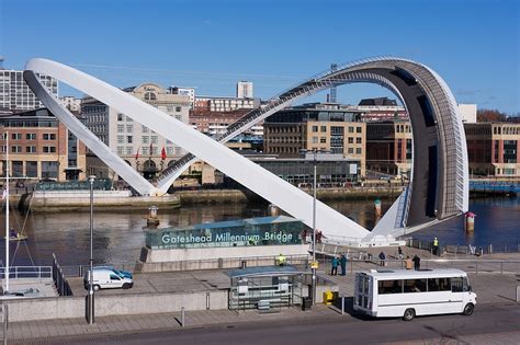 Gateshead Millennium Bridge: World’s Only Tilting Bridge | Amusing Planet