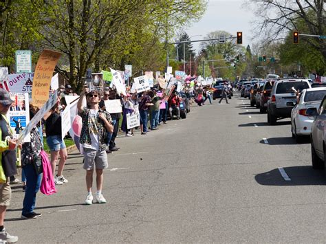 UPDATE: Salem protesters join in national demonstrations opposing Trump