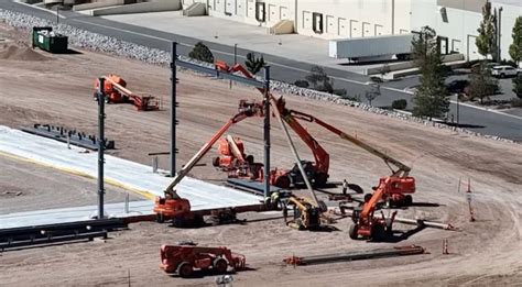 Tesla S Giga Nevada Semi Factory Gets Its First Steel Beams