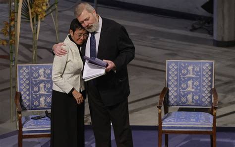 Periodistas Maria Ressa y Dmitri Murátov reciben galardones del Premio