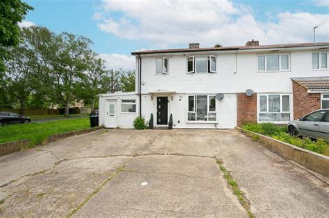 Montgomery Avenue Hemel Hempstead 3 Bed Semi Detached House £475 000